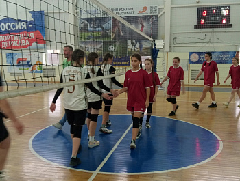 Муниципальные соревнования по волейболу "Золотая осень" среди команд девушек 2009-2010г.р. прошли в Грязовце