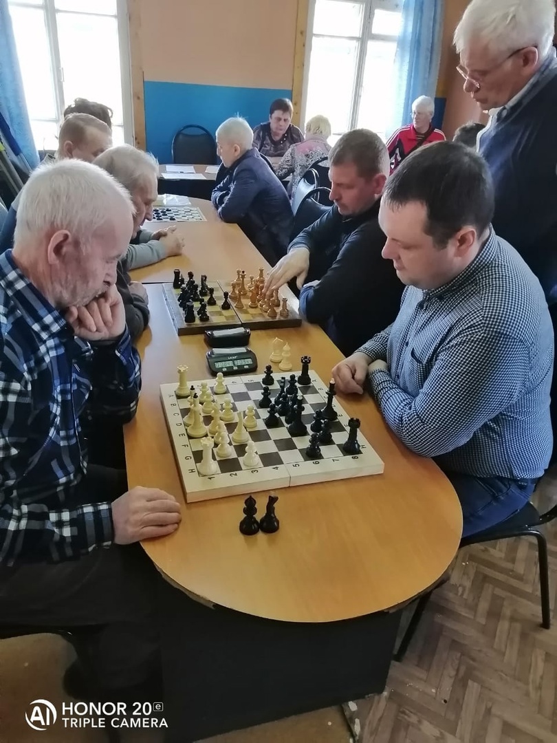 Партии в шахматах и шашках разыграли ветераны спорта 40+
