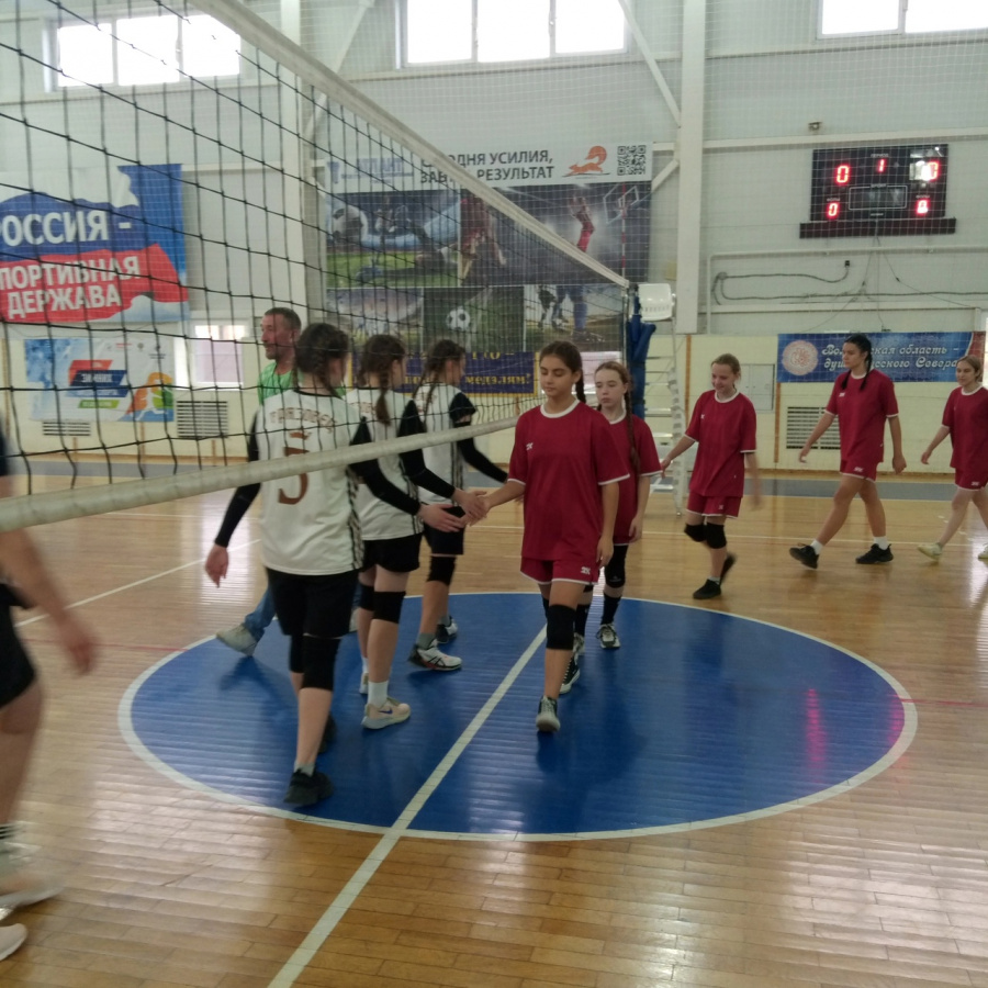Муниципальные соревнования по волейболу "Золотая осень" среди команд девушек 2009-2010г.р. прошли в Грязовце